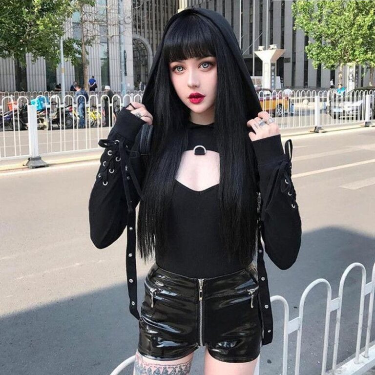 Goth chick prompts